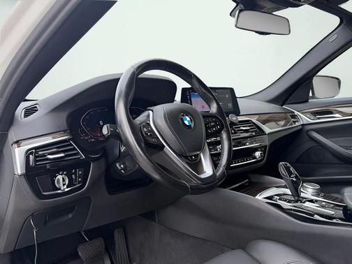2020 BMW 530 530i