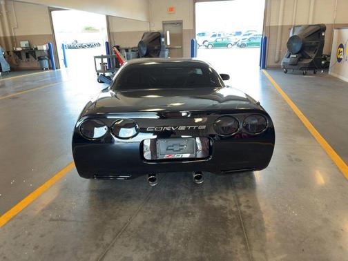 Smokin Asphalt 2003 Chevrolet Corvette Z06