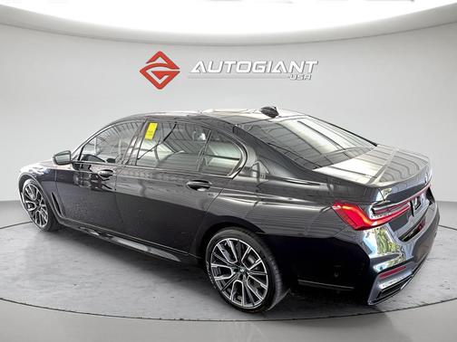 Black Sapphire Metallic 2020 BMW 750 i xDrive