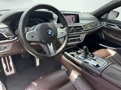 Black Sapphire Metallic 2020 BMW 750 i xDrive