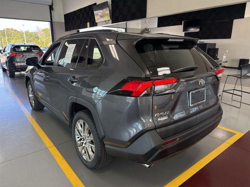 2020 Toyota RAV4 XLE Premium