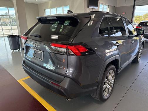 2020 Toyota RAV4 XLE Premium