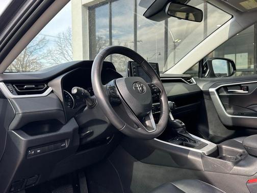 2020 Toyota RAV4 XLE Premium