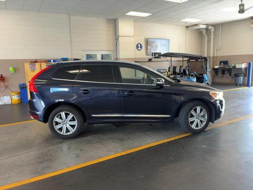 Black 2017 Volvo XC60 T5 Inscription