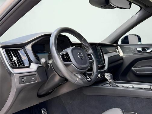 Bright Silver Metallic 2020 Volvo XC60 T5 R-Design