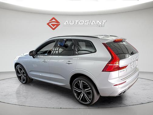 Bright Silver Metallic 2020 Volvo XC60 T5 R-Design