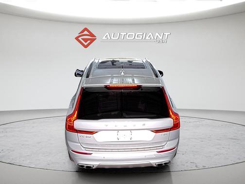 Bright Silver Metallic 2020 Volvo XC60 T5 R-Design
