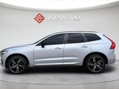 Bright Silver Metallic 2020 Volvo XC60 T5 R-Design