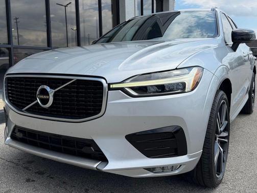 Bright Silver Metallic 2020 Volvo XC60 T5 R-Design
