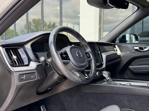 Bright Silver Metallic 2020 Volvo XC60 T5 R-Design
