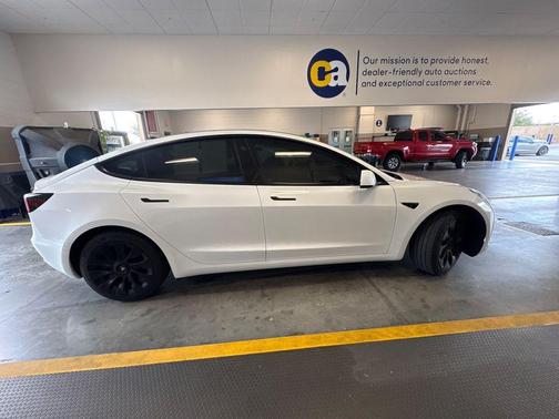 Pearl White Multi-Coat 2023 Tesla Model 3 Standard Range
