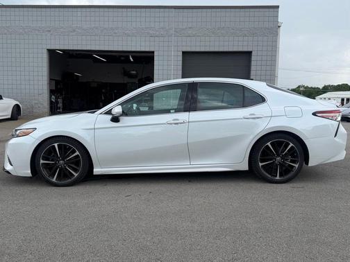 Pearl 2018 Toyota Camry XSE
