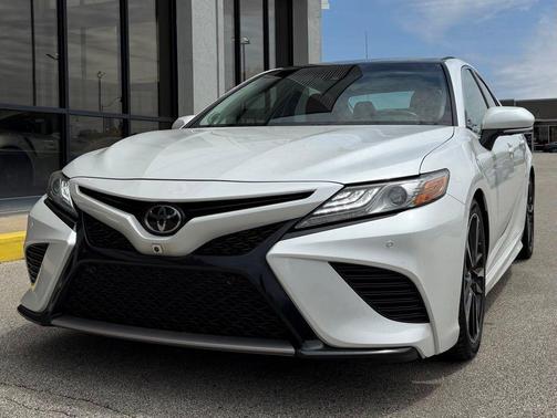 Pearl 2018 Toyota Camry XSE