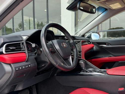 Pearl 2018 Toyota Camry XSE