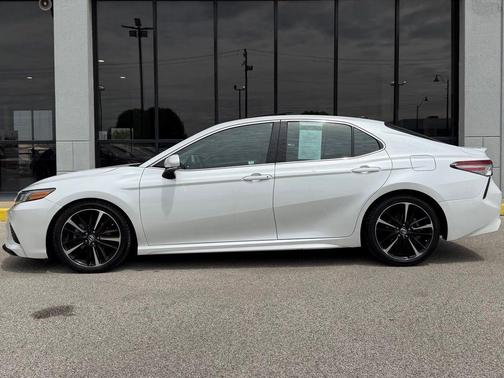 Pearl 2018 Toyota Camry XSE
