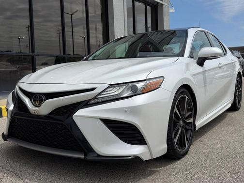 Pearl 2018 Toyota Camry XSE