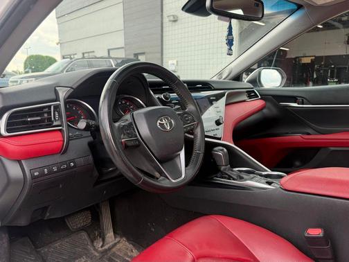 Pearl 2018 Toyota Camry XSE