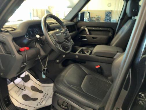 Santorini Black Metallic 2022 Land Rover Defender 110 X-Dynamic SE