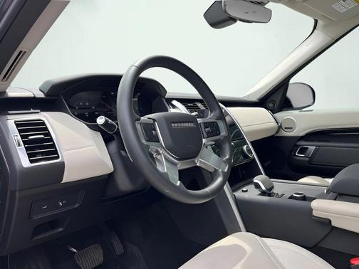 2024 Land Rover Discovery P300 S