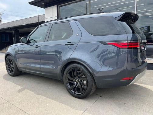 2024 Land Rover Discovery P300 S