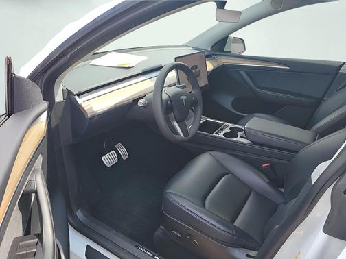 Pearl White Multi-Coat 2023 Tesla Model Y Performance Dual Motor All-Wheel Drive
