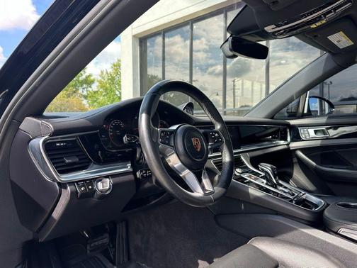 2019 Porsche Panamera 4