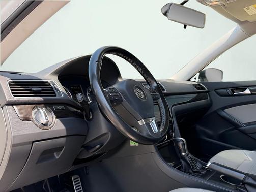 Candy White 2015 Volkswagen Passat 1.8T Auto Sport