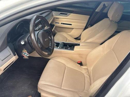 2016 Jaguar XF 35t Premium