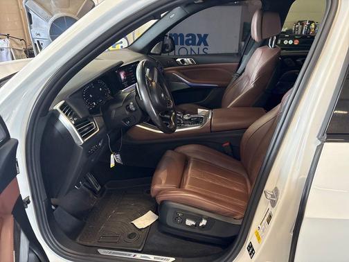 Mineral White Metallic 2019 BMW X5 xDrive50i