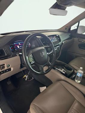 White Diamond Pearl 2019 Honda Pilot Touring 8-Passenger
