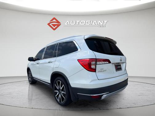 White Diamond Pearl 2019 Honda Pilot Touring 8-Passenger