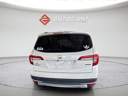 White Diamond Pearl 2019 Honda Pilot Touring 8-Passenger
