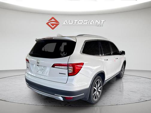 White Diamond Pearl 2019 Honda Pilot Touring 8-Passenger