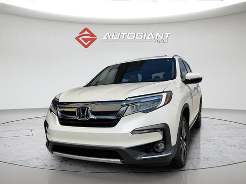White Diamond Pearl 2019 Honda Pilot Touring 8-Passenger