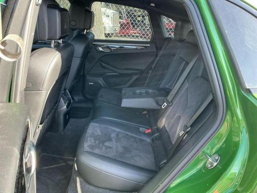 2021 Porsche Macan Base