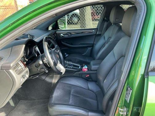 2021 Porsche Macan Base