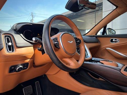 2021 Aston Martin DBX Base