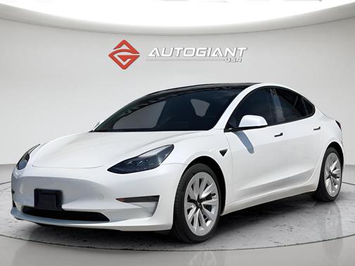 Pearl White Multi-Coat 2023 Tesla Model 3 Standard Range