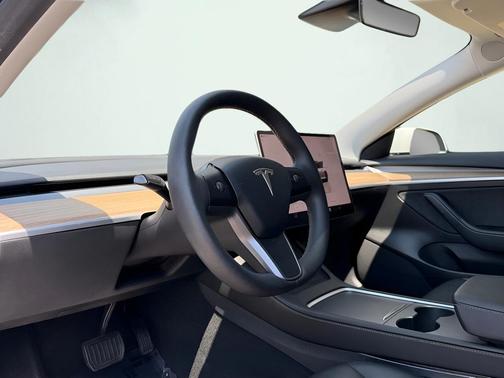 Pearl White Multi-Coat 2023 Tesla Model 3 Standard Range