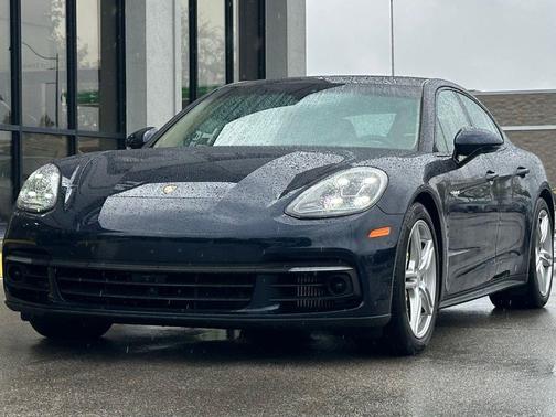 2018 Porsche Panamera 4