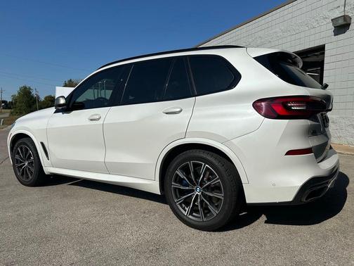 2021 BMW X5 M50i