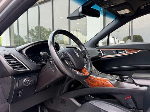 Luxe Metallic 2016 Lincoln MKX Reserve