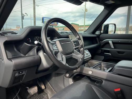 2024 Land Rover Defender 130 P400 X-Dynamic SE