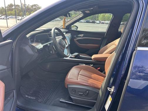 Navarra Blue Metallic 2022 Audi e-tron Premium Plus