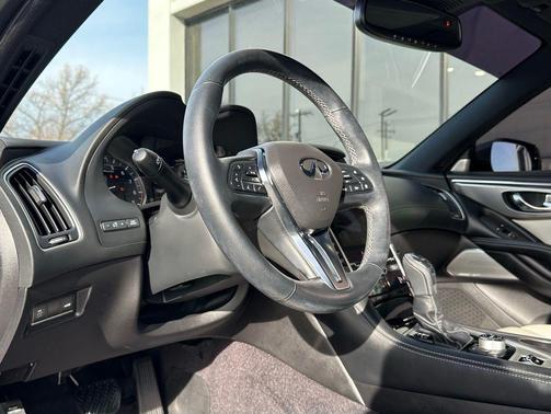 2022 INFINITI Q60 LUXE