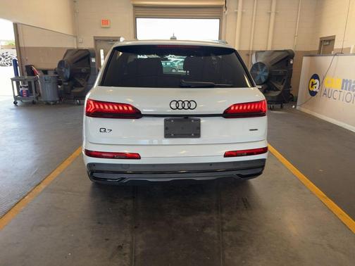 Glacier White Metallic 2023 Audi Q7 55 Prestige