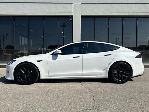 2022 Tesla Model S Plaid