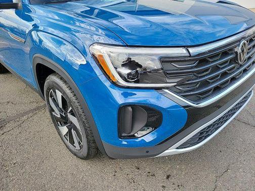 2025 Volkswagen Atlas Cross Sport 2.0T SE w/Technology 4MOTION