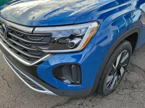 2025 Volkswagen Atlas Cross Sport 2.0T SE w/Technology 4MOTION