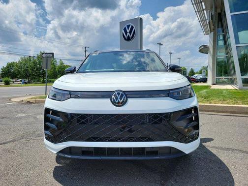 2025 Volkswagen Tiguan 2.0T SE R-Line Black 4MOTION
